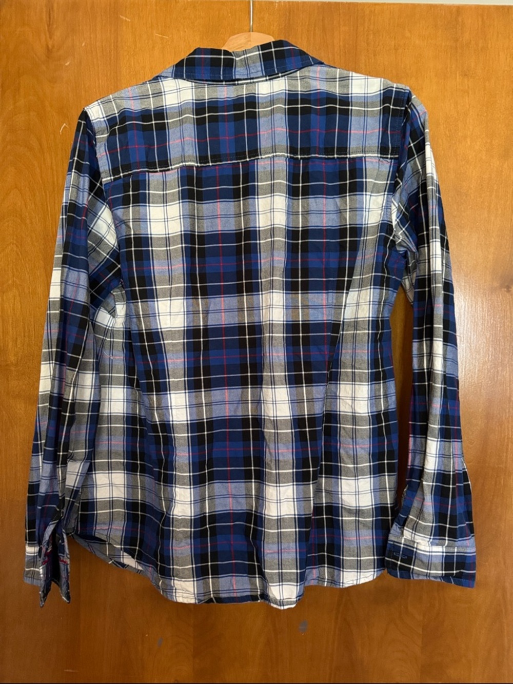 Price Drop! Vintage IZOD Women’s Size L Blue Plaid Button-Up Shirt - Picture 3 of 3